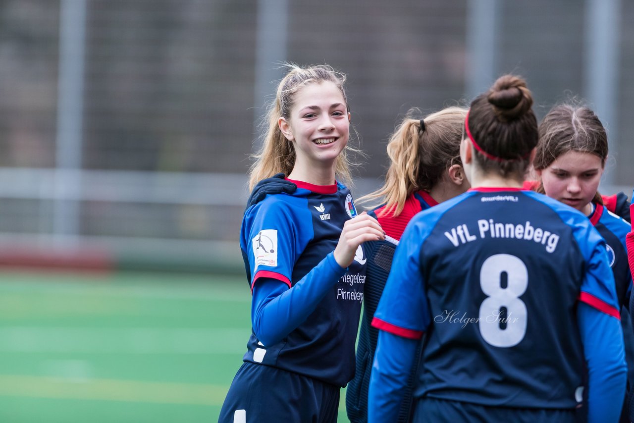 Bild 212 - wBJ VfL Pinneberg - St. Pauli : Ergebnis: 7:0 (Abbruch)